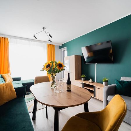 Uroczy Apartament Obok Sky Towera Apartamento Breslavia Exterior foto
