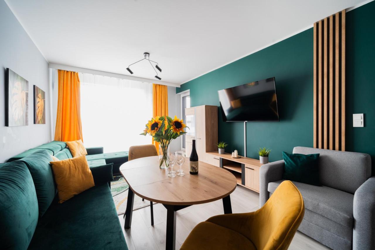 Uroczy Apartament Obok Sky Towera Apartamento Breslavia Exterior foto