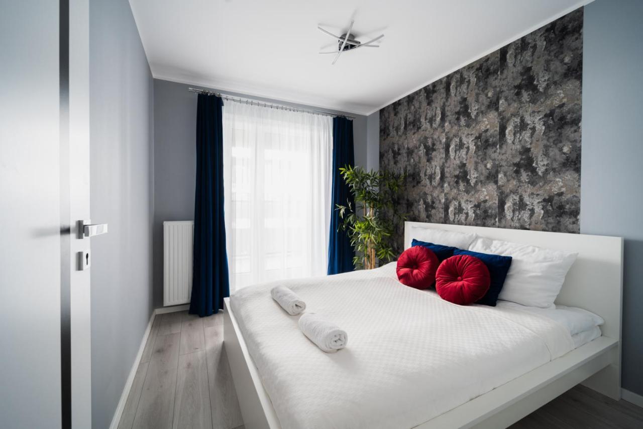 Uroczy Apartament Obok Sky Towera Apartamento Breslavia Exterior foto